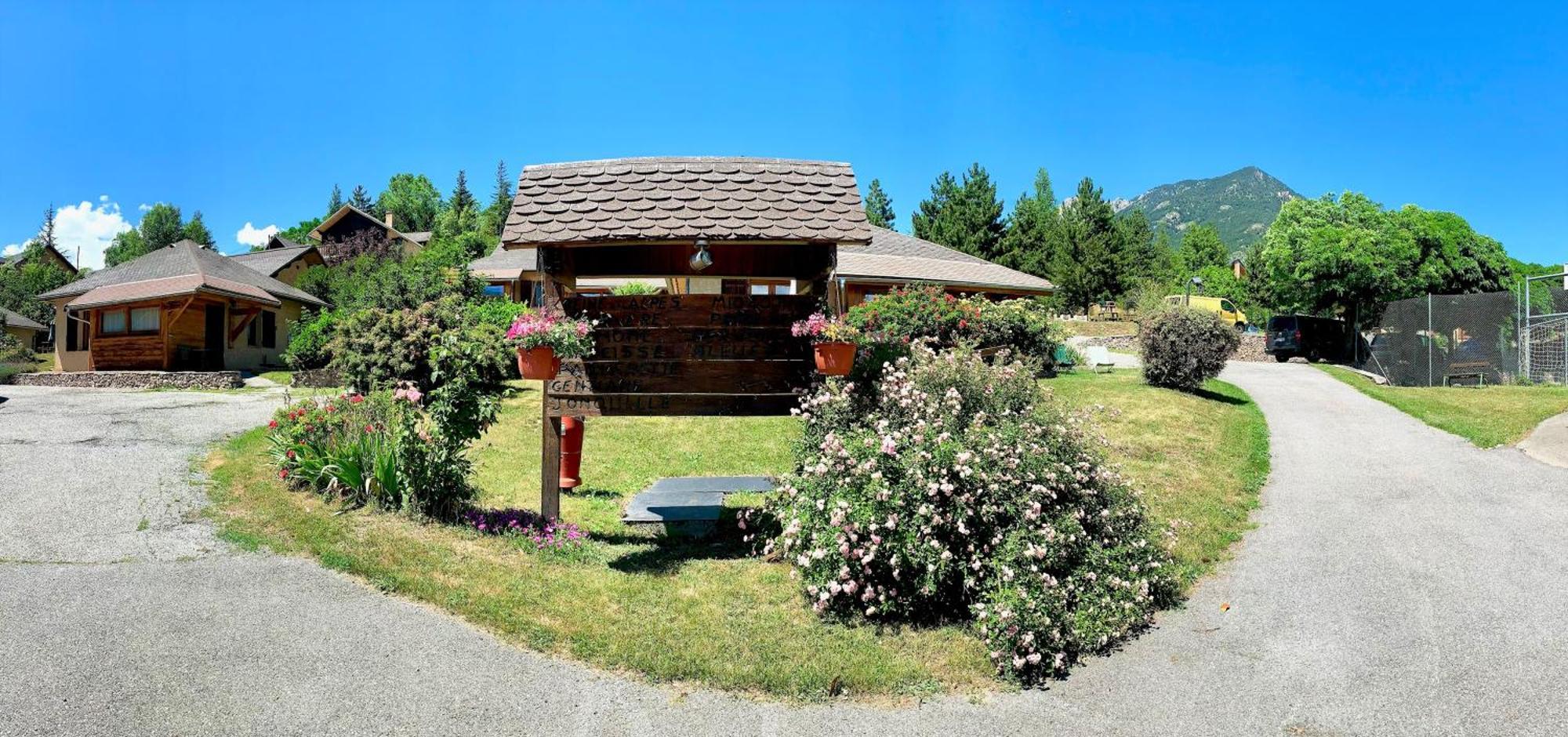 Le Catinat Fleuri Guillestre Exterior foto